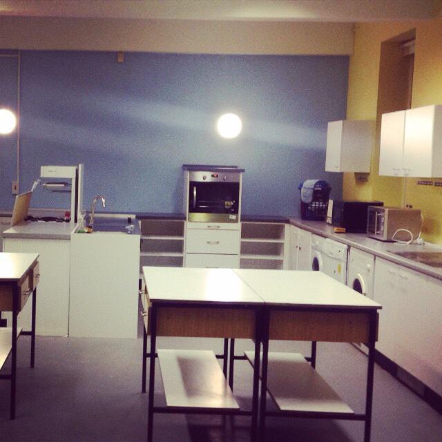 msmillshomeec's tweet photo. @tyyearireland #interiordesign #tymodule #homeeconomics #ballyfermot #TransitionYear #teamwork #kitchen1 #kitchen2 http://t.co/OW3JMXrSP0