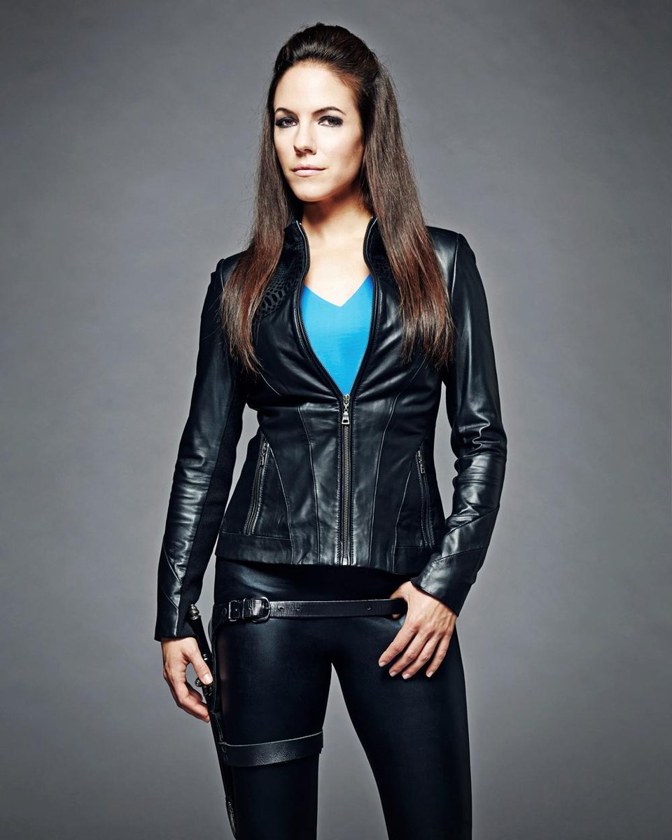 Valkenz_'s tweet photo. Looking for Kenzi these promotional images. Looking forever... #LostGirl #LGS5 http://t.co/7KetIMyriW
