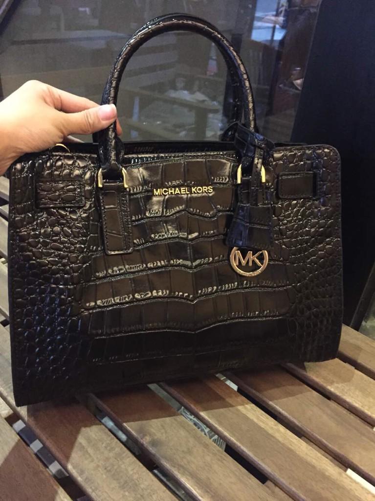 Luna__Viola's tweet photo. MK new size 32x24x13cm http://t.co/z6FzKFAkNs