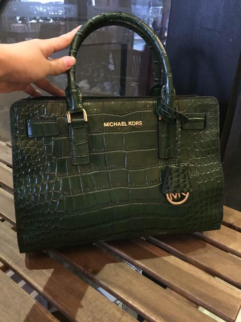 Luna__Viola's tweet photo. MK new size 32x24x13cm http://t.co/z6FzKFAkNs