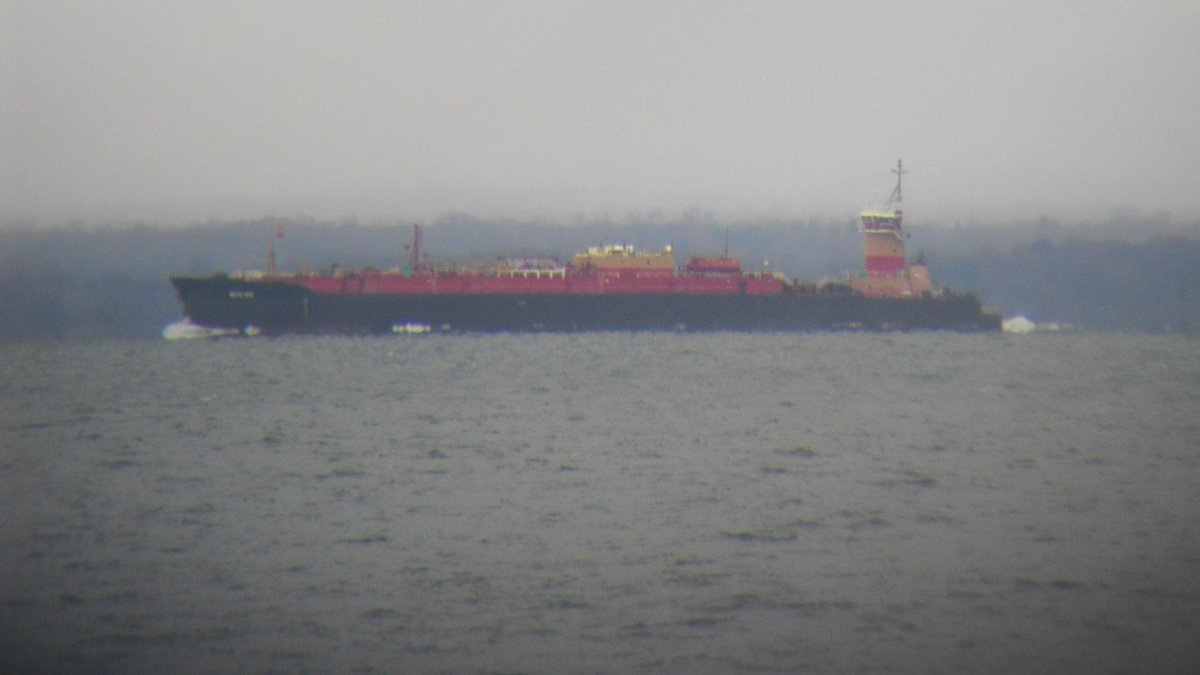 freightboy1's tweet photo. two more of #ATB Curtis #Reinauer near #Bayville beach on Long Island Sound- blt at #Senesco, barge ~ 60K and 80K bbl http://t.co/GdRQbvQOeU