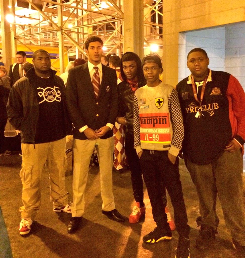 BagBoyFrazier's tweet photo. #mentionsomeoneyourethankfulfor My dogs 😎✊💯 @DixonNat @MylesDuckedOff @NinoDuckedOff @WadeDuckedOff http://t.co/J2wJ141cUa