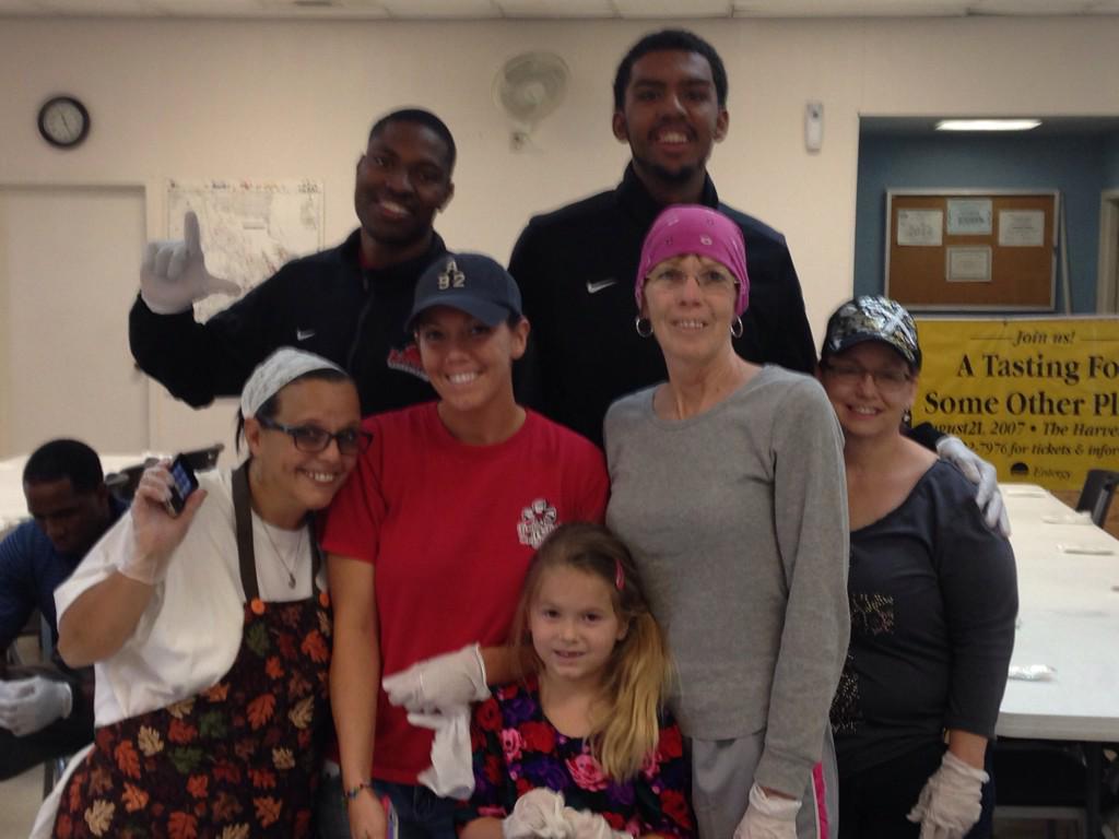LamarAthletics's tweet photo. #LUHoops serving Thanksgiving meal to  less fortunate at Some Other Place. #PeckEm #BetterToGiveThanReceive http://t.co/e8VwMRRD0M