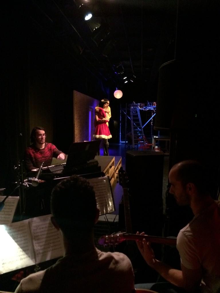 RentElMusical's tweet photo. Sabiais que tocamos con banda #endirecto? Eso no se ve todos los días. Hoy, 3er pase a las 20h! 
#Rent #RentMusical http://t.co/QxrUhRBg4E