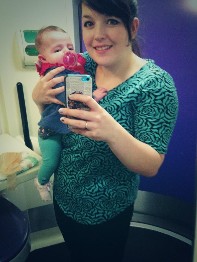 lucyflood's tweet photo. Selfie with my girl on the choo choo😘 http://t.co/wWIsdY196v