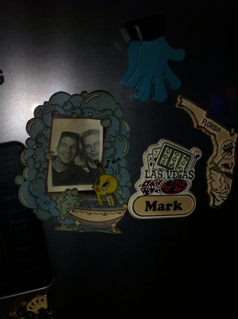 Warrinxs's tweet photo. @markwolters72 jaja... ze hangen er nog steeds #magneten #betsie #Vegas99 # http://t.co/R9pCltV57n