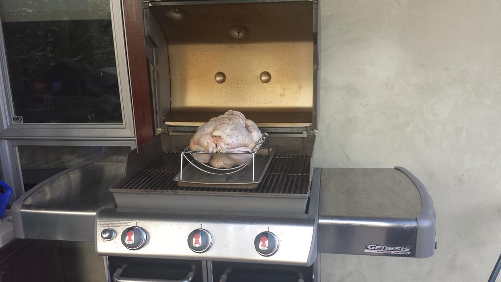 josephchong's tweet photo. Getting a lot of heat from family members about my turkey cooking method. #indirectgrilling cc @WeberGrills http://t.co/ju7Gdwlg09