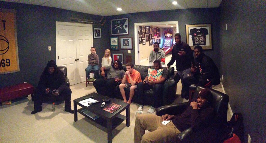 _chriskingston's tweet photo. Thanksgiving with my #FloridaFalcons - #BeatBallState http://t.co/j85rfNd08L