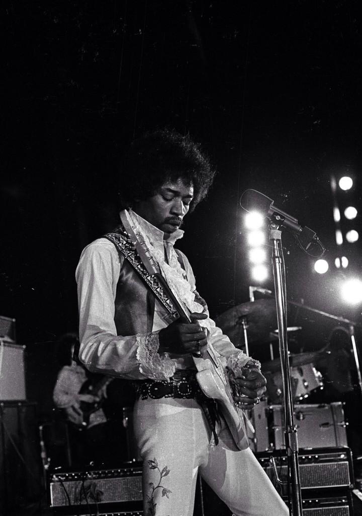 Happy birthday to Jimi Hendrix! One of the greatest guitarists of all time, taken away from us way too soon 