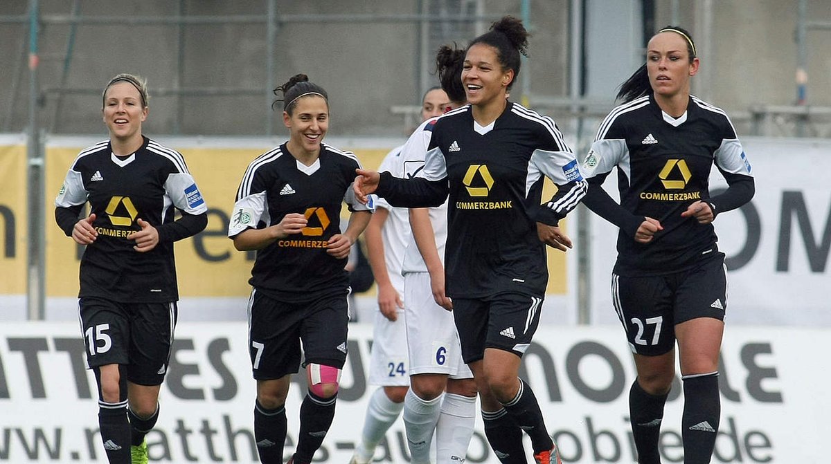 theMiniNino's tweet photo. 3 more days until GAMEDAY ! #TeamColle #FCBFemeni #TeamOL #FFCPower http://t.co/U8dEH49Ukv