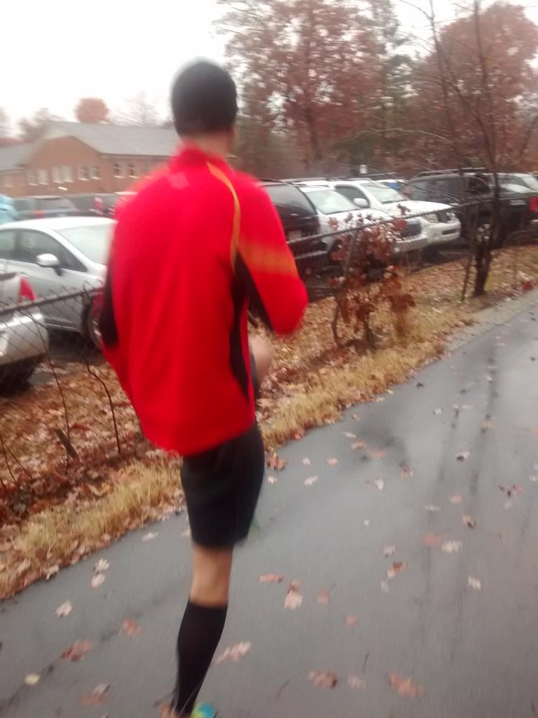 g_monkey16's tweet photo. @byrrdd is off! # TurkeyTrot #Running http://t.co/r2gTqwSe4E