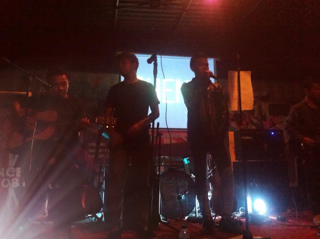 UG_BEMFTI's tweet photo. Next performs by @HENFIOffcl so enjoy the song guys☺ http://t.co/drIoxgg2PG