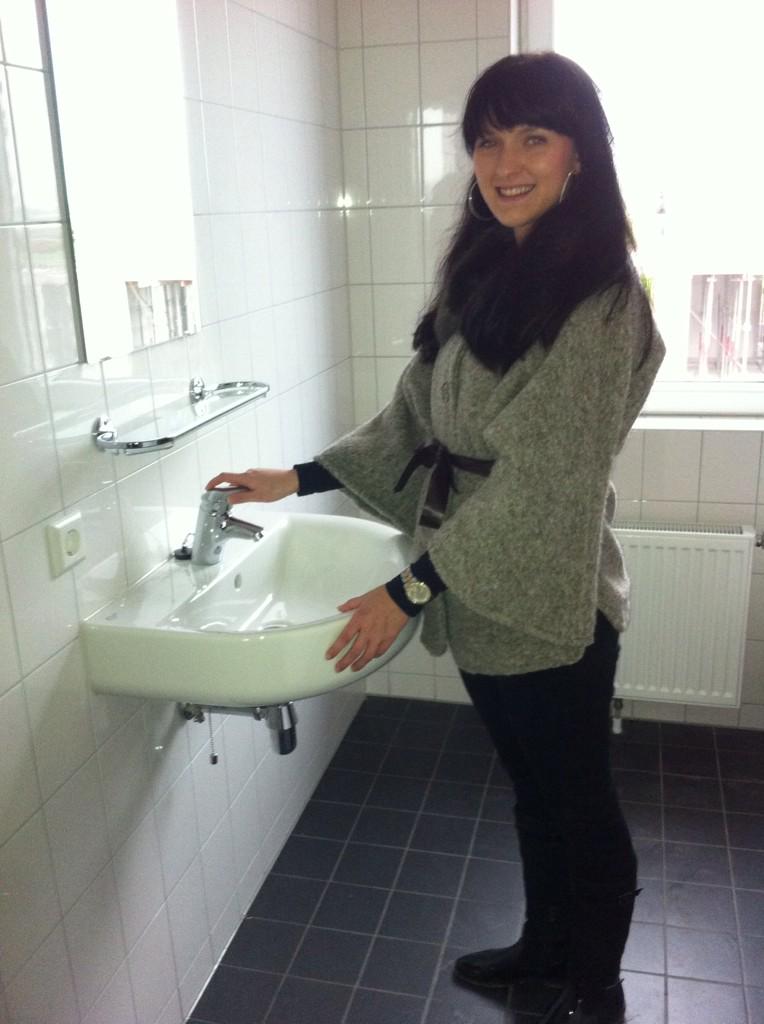 Blije huurder tijden open huis van 1 van 9 sociale huurwoningen De Wijde Wiericke <a href="/Nieuwerbrug/">Nieuwerbrug.net</a>