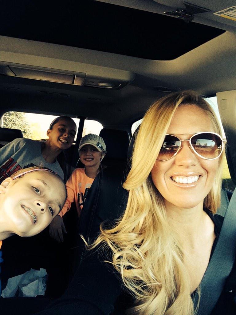 ritty156's tweet photo. This is what I am thankful for.  Love them to pieces.  Happy Thanksgiving to all my friends and family.  Enjoy. http://t.co/a2oBWFhf7v