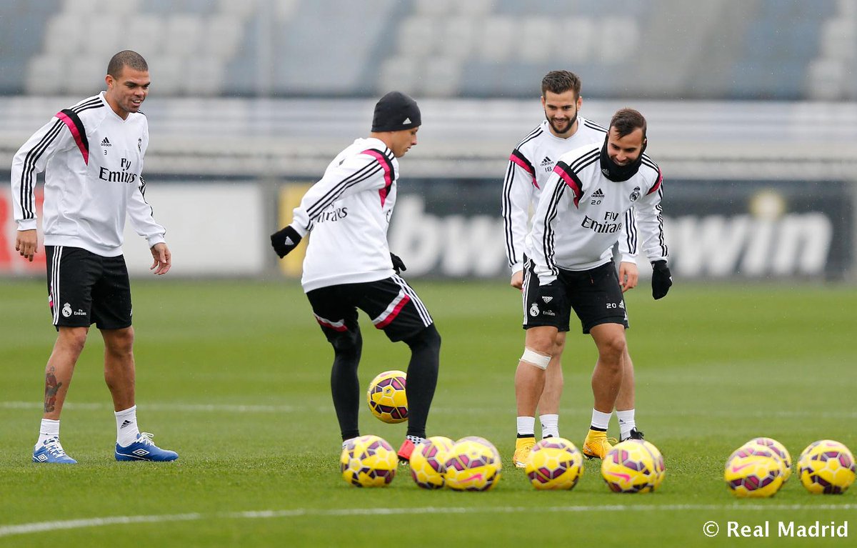 realmadrid's tweet photo. El Real Madrid hizo una sesión de recuperación tras la victoria en Basilea #HalaMadrid http://t.co/aX1fTZoD2M
