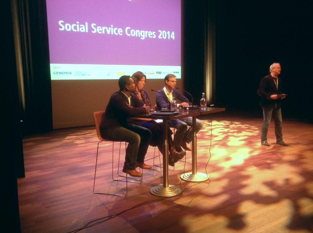 RenataHeslinga's tweet photo. Webcare wel of niet outsourcen?professionals geven hun mening over de voor- en nadelen in het Lagerhuisdebat #ssc14 http://t.co/SNURNkVR7g