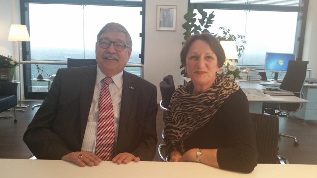 Vandaag heeft de wnd burgemeester mevr. mr Kallen van # ijsselstein de eed afgelegd bij de commissaris vd koning