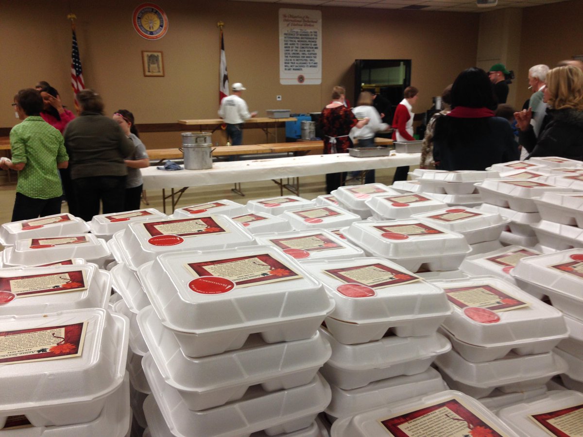 KCRG's tweet photo. TransAmerica volunteers brought Thanksgiving to 900 people as they made &amp; delivered meals this a.m. in Cedar Rapids. http://t.co/2maZWiqBeE