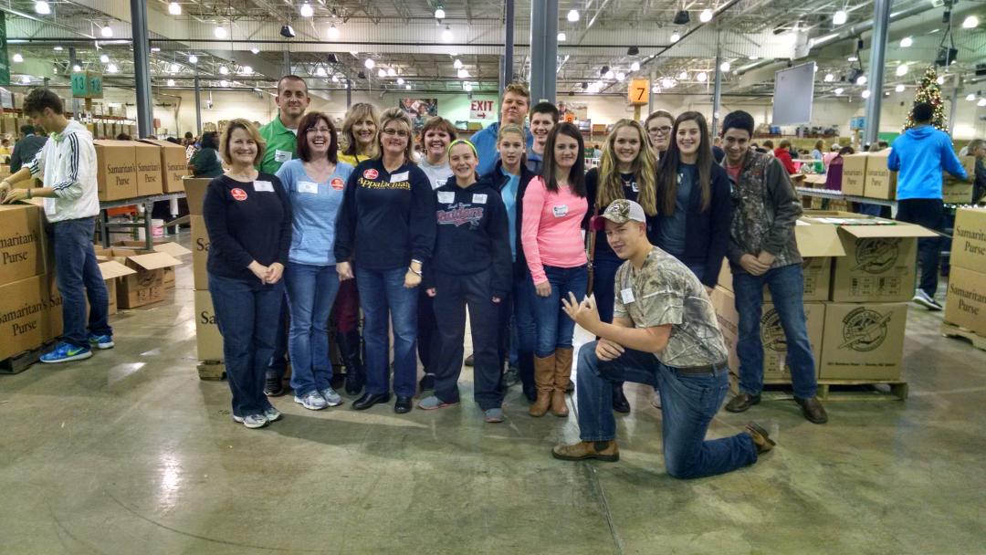 TracyCChristy's tweet photo. Enjoyed working at Samaritan's Purse yesterday with my Jackson Park Baptist family!  Good times!! http://t.co/QmHQfVWDPM