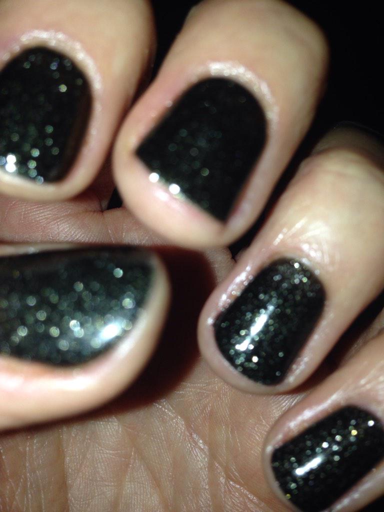 frantoal's tweet photo. She's only gone and done it AGAIN!!! AWESOME nails by my @aelizabeth1990 ..... New faves :) http://t.co/taji99obJ1