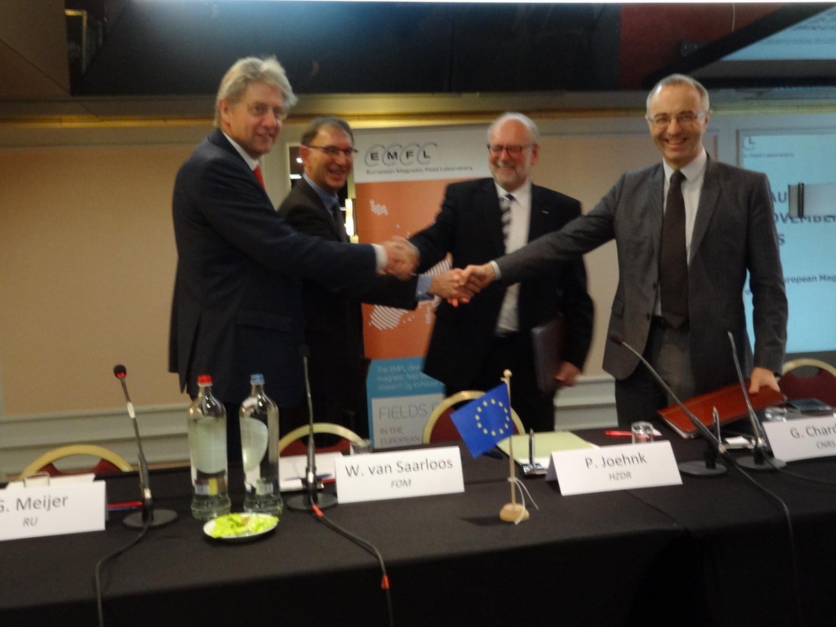 And it is done ! The agreement for the EMFL is now signed @FOMphysics @Radboud_Uni @inp_cnrs @CNRS @HZDR_Dresden