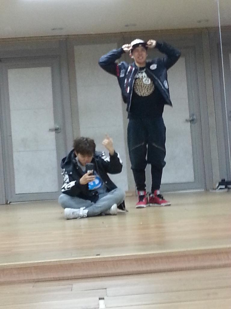 B3dRgJVCMAALaNC.jpg:large