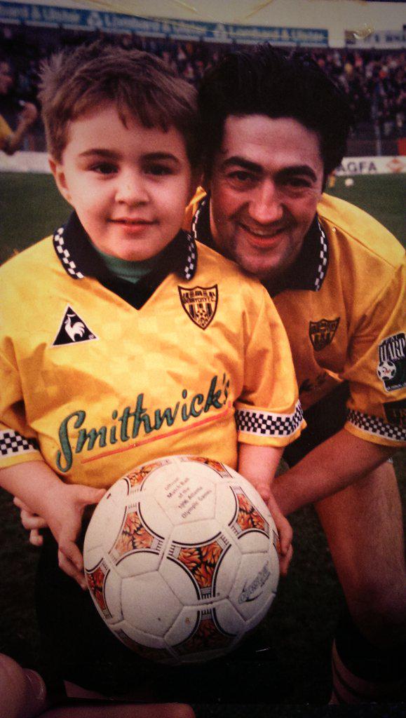 CarlMullan's tweet photo. #TBT Mascot for @derrycityfc in 1997 @FAIreland Cup Final in Dalymount Park - Peter "Pizza" Hutton in the pic, gent! http://t.co/HCcE84P2Pu