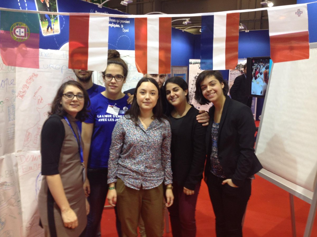 pejfrance's tweet photo. Grand merci à @weblaligue de nous avoir hébergé à son stand cet après-midi au Salon Européen de l'Education #SEE2014 http://t.co/oZ52Q51R5c