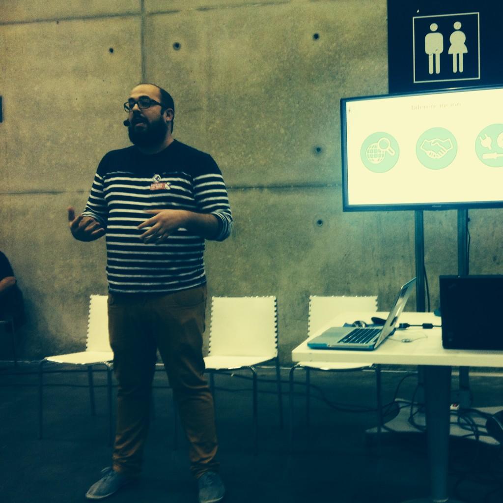 antonioliuyang's tweet photo. "Charlie Merodio y el embudo de confianza" @relendo_es @CharlieMerodio #DPECV14 http://t.co/RIVNEVJzEE