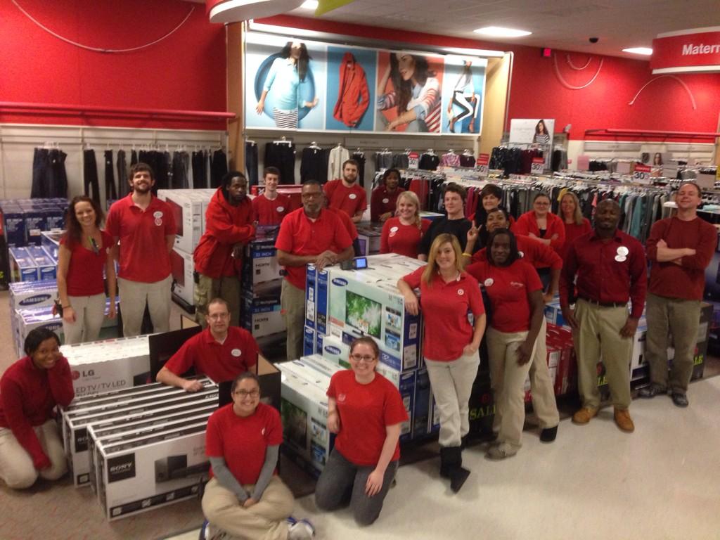 The team that makes Black Friday bright by setting steals&amp;deals! #T2337 #D417 #G492strong @brianboucher234 <a href="/jkanauss/">jennifer</a>