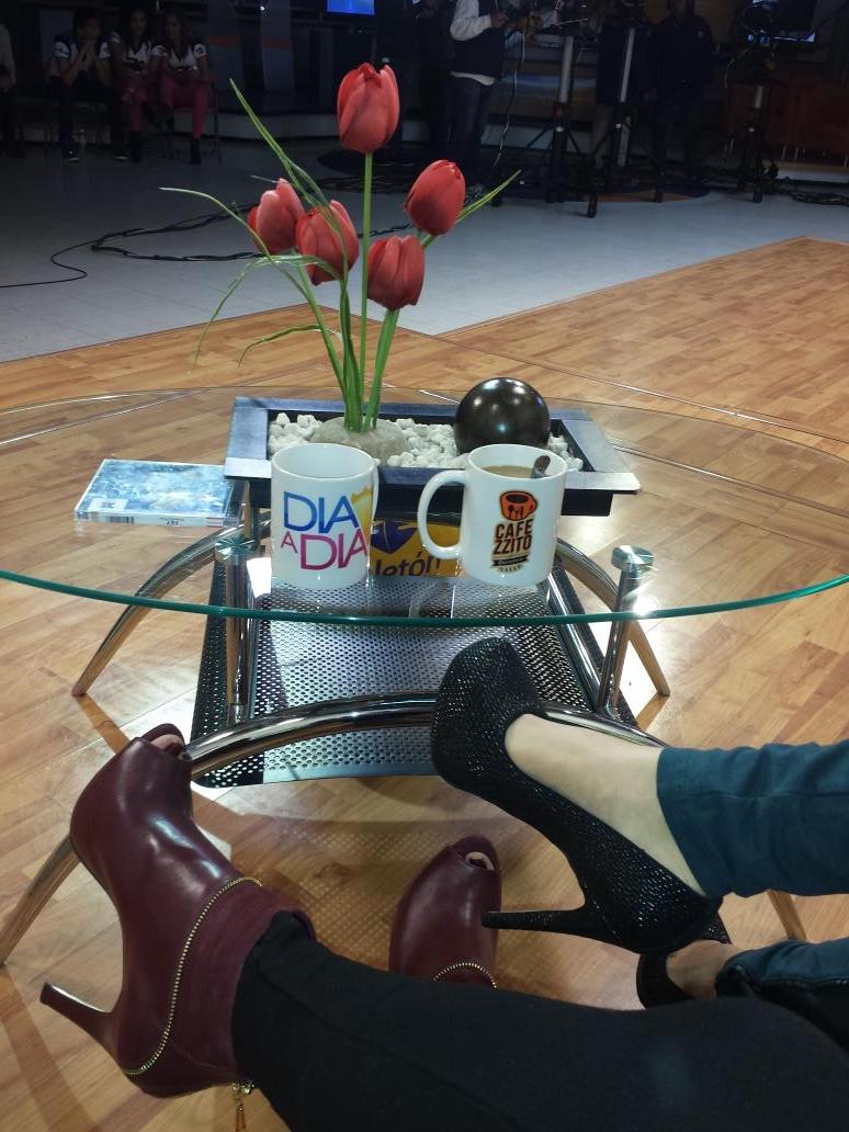 PauBeltranR's tweet photo. Muchas gracias a @carlorossetti_ por nuestros tacones!! :) @CisVanessa y por nuestro rico @CafezzitoLeon http://t.co/JxuAP1rvR7