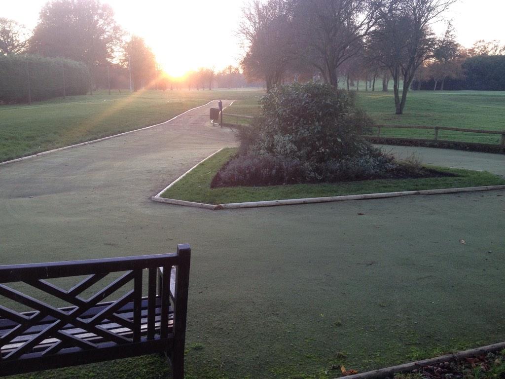 WelcombeGolf's tweet photo. Much more presentable on our 1st tee with path and triangle floral bed re boarded and edged. Onto the 2nd tomorrow! http://t.co/muCCplnuHX