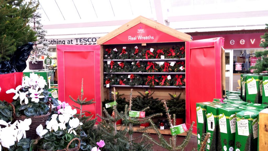 LennyWinkle's tweet photo. @WoodingDave  tesco bedford 1 dobbies launch looking good http://t.co/2ElDd7EO6E