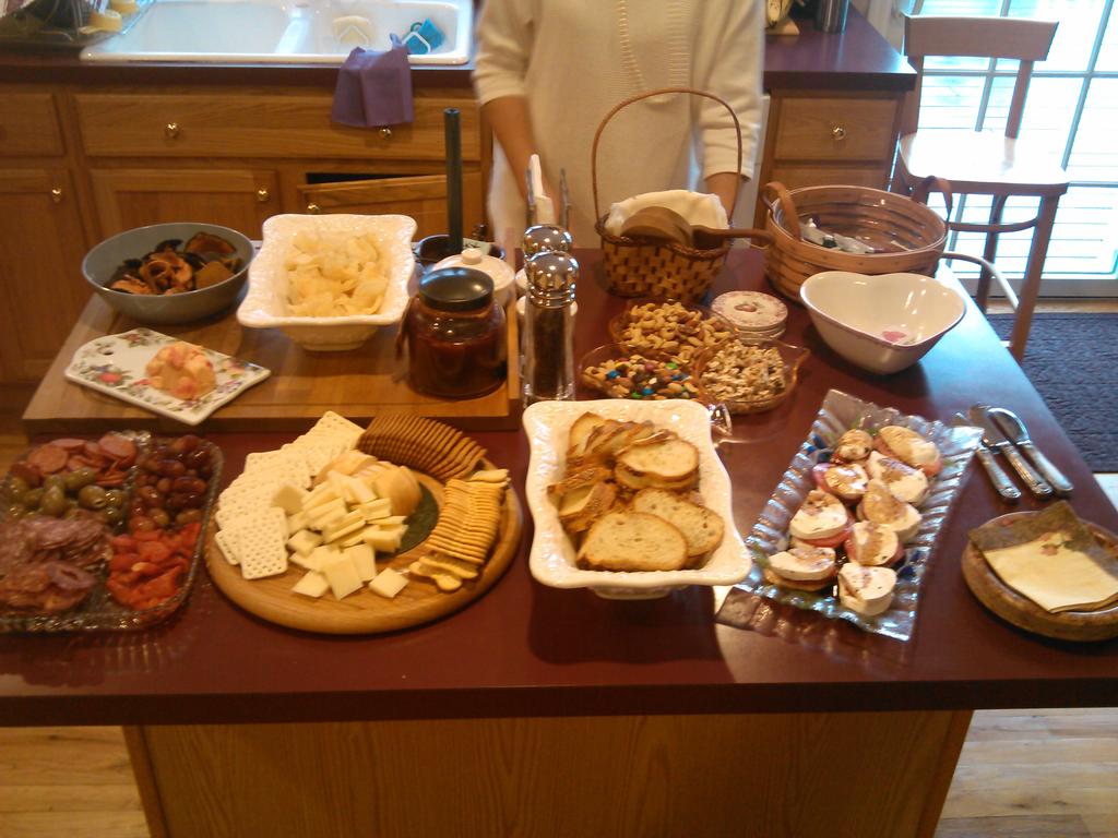 dougP121's tweet photo. What do u have for snacks over there? http://t.co/u3ExDl30BO