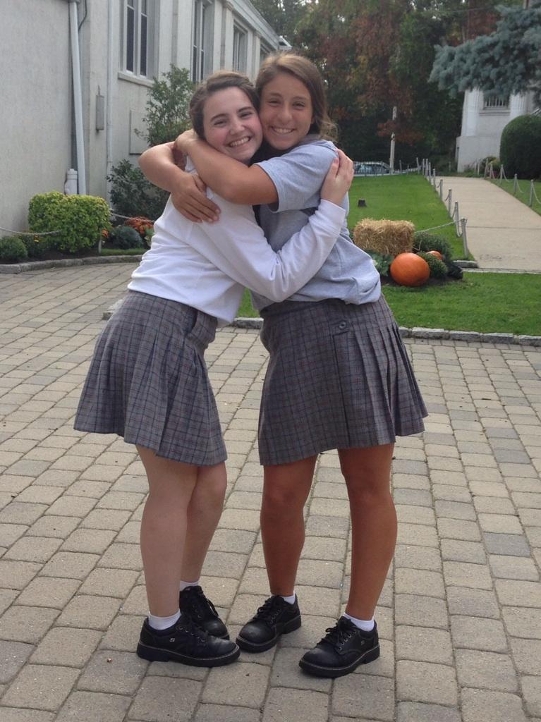 BiancaJoy33's tweet photo. i am thankful for my bestfriends❤️❤️❤️❤️❤️❤️❤️❤️ #jmacc http://t.co/piLqYRKkpP