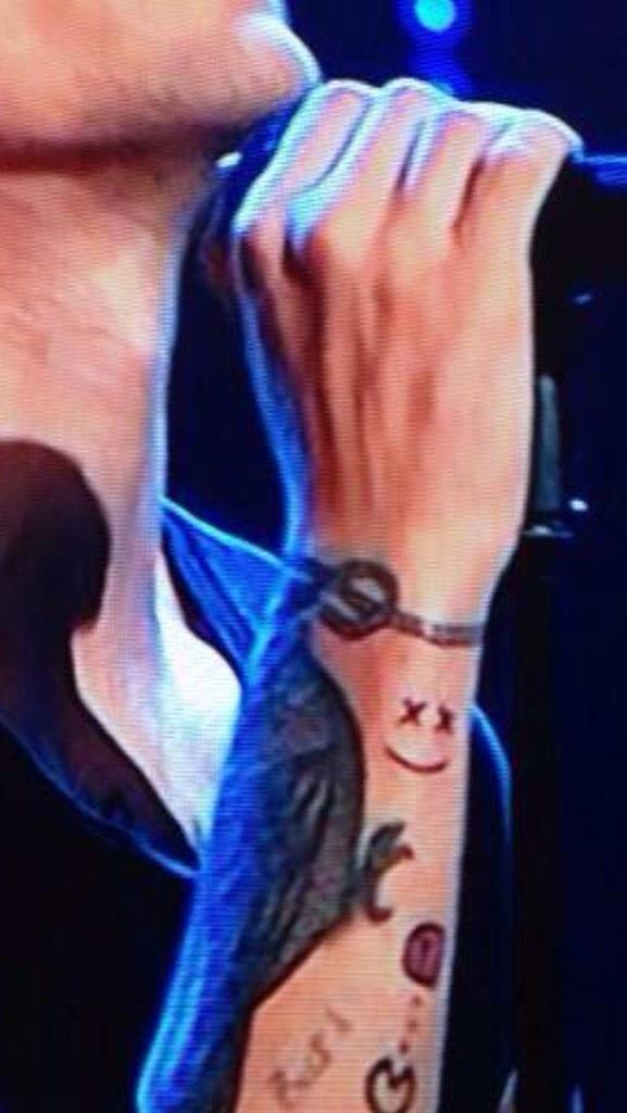 Louis A Smiley Face Tattoo He S So Cute Http T Co Kekur3c1ur Twitter Louis A Smiley Face Tattoo He S So Cute Http T Co Kekur3c1ur Twitter