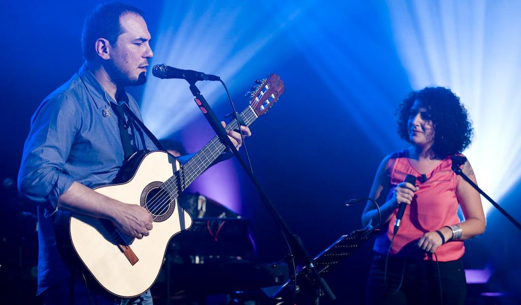 makokirock's tweet photo. "@ConciertosR3: #Entreacústicos en @ConciertosR3 con @SerranoIsmael y @LuciaCarames1:50 @la2_tve 
2:00 @radio3_rne http://t.co/enf1qimv2F"