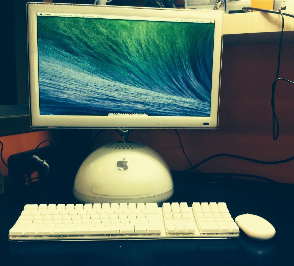ARTNOCinfo's tweet image. Oggi ci sentiamo vintage.... 
#vintage #macG4 #hackintosh #artnoc
