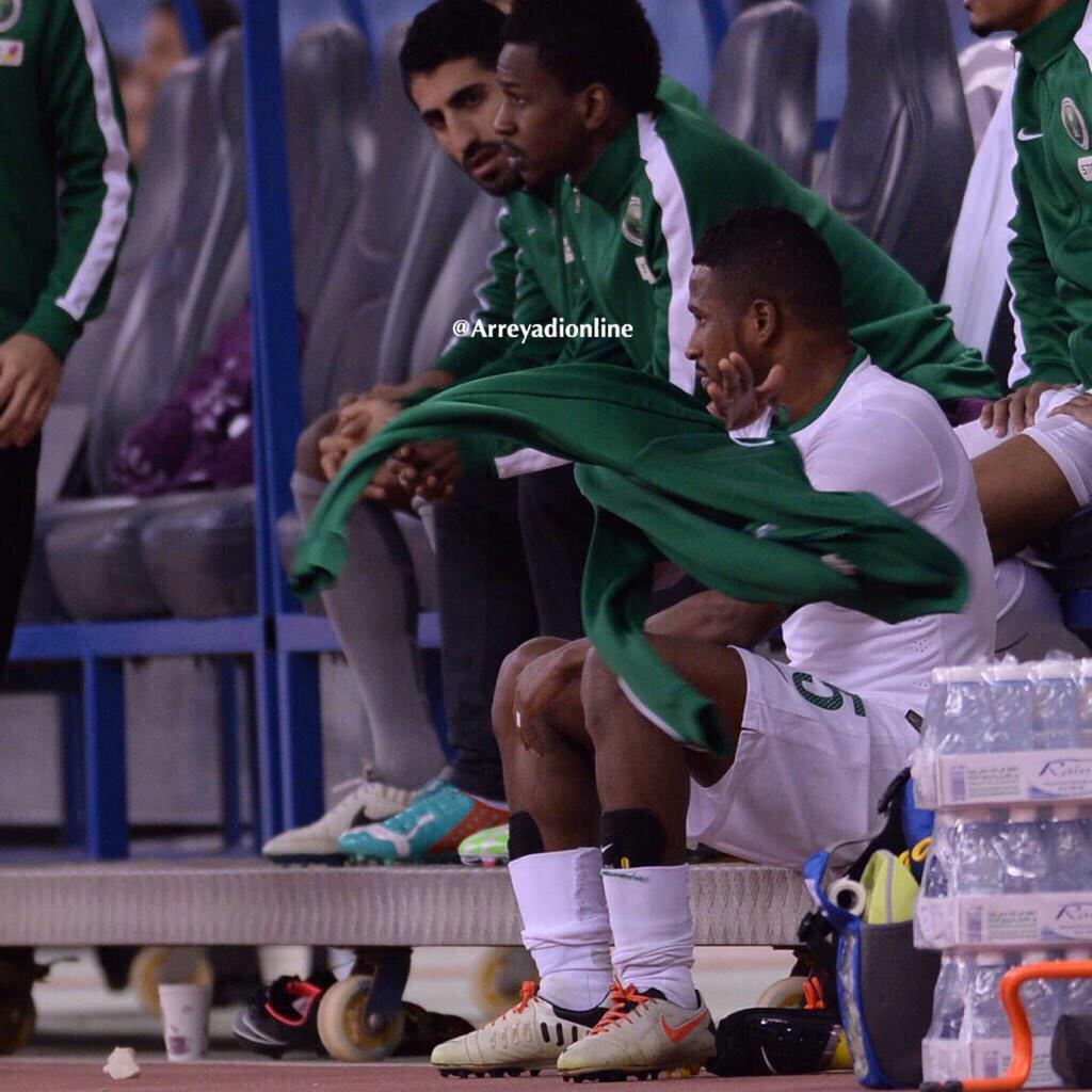 ردود فعل غاضبة على رمي ناصر الشمراني قميص المنتخب ومطالبات بمعاقبته .
#ناصر_الشمراني_يرمي_شعار_المنتخب