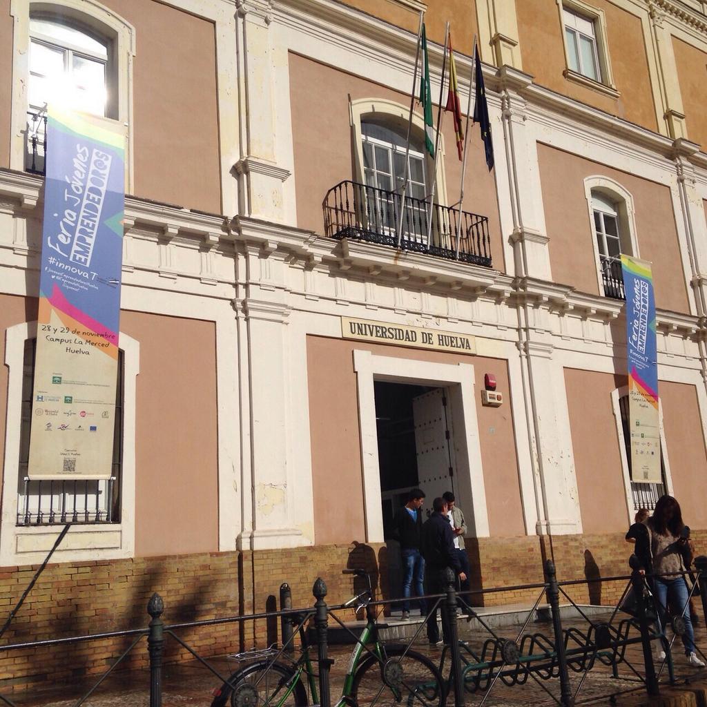 EmprendeHuelva's tweet photo. Así está quedando la Feria #Jóvenes #Emprendedor@s ¡Mañana nos vemos en @CanalUHU! http://t.co/DK99E7vmnL