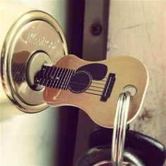 RAZZIADeDeco's tweet photo. Pour les fans de musique ! guitare key http://t.co/vU0LxyZh3n