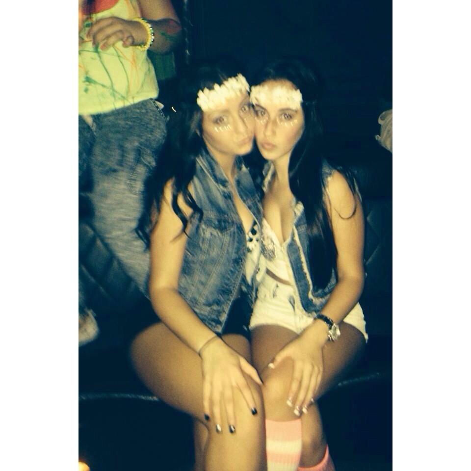 jadeGangone's tweet photo. Thankful for you guys 💕💘 @xkaylax9888 @Lexi_babiee @dejxo #mom #wfvr http://t.co/zOp2oLthwE