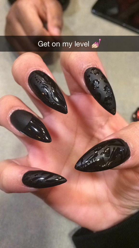 hazelDimez's tweet image. 💅 #awkwardhand