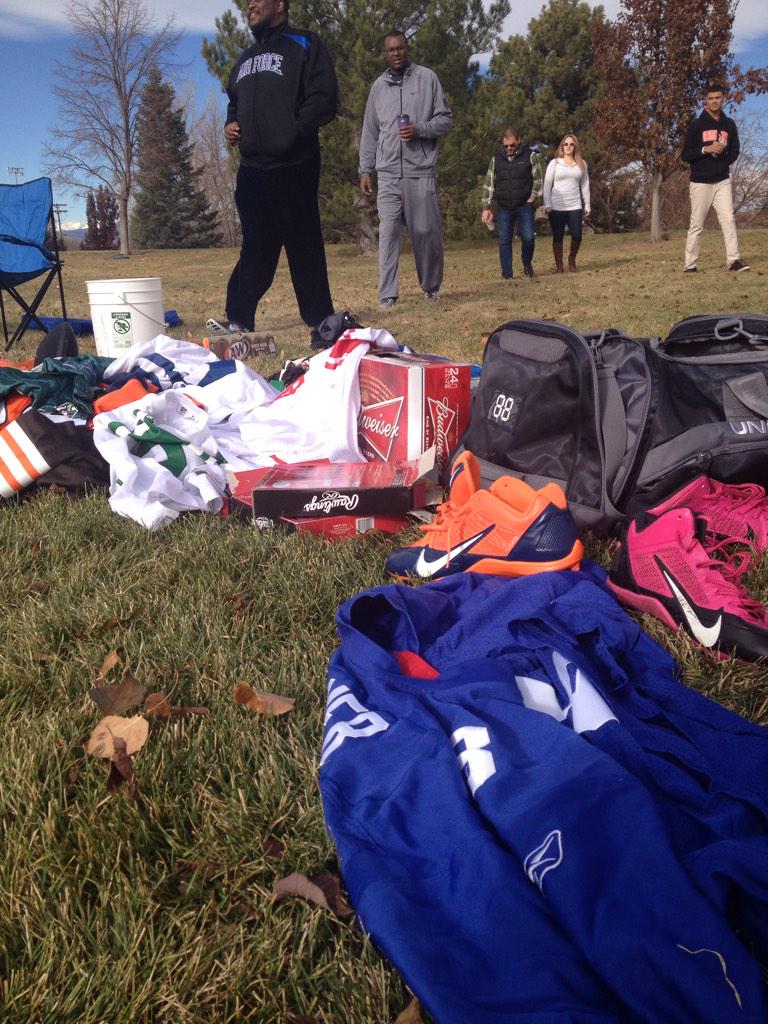 NickFerguson_25's tweet image. RT @MJax80: Turkeybowl swag  Mk sure u guys stretch B4 the gm haha #Broncos #WhyImThankful #2pShow #CHIvsDET #PHIvsDAL
