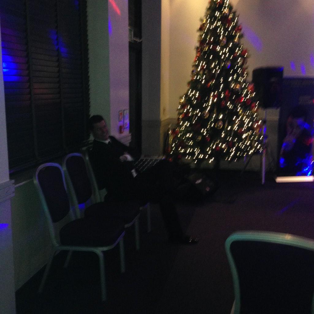 DenhamGrove's tweet photo. Robbie is waiting for you all to join @DenhamGrove @kentsolosinger !!!😘😜 at our client event http://t.co/J11kFq1ole