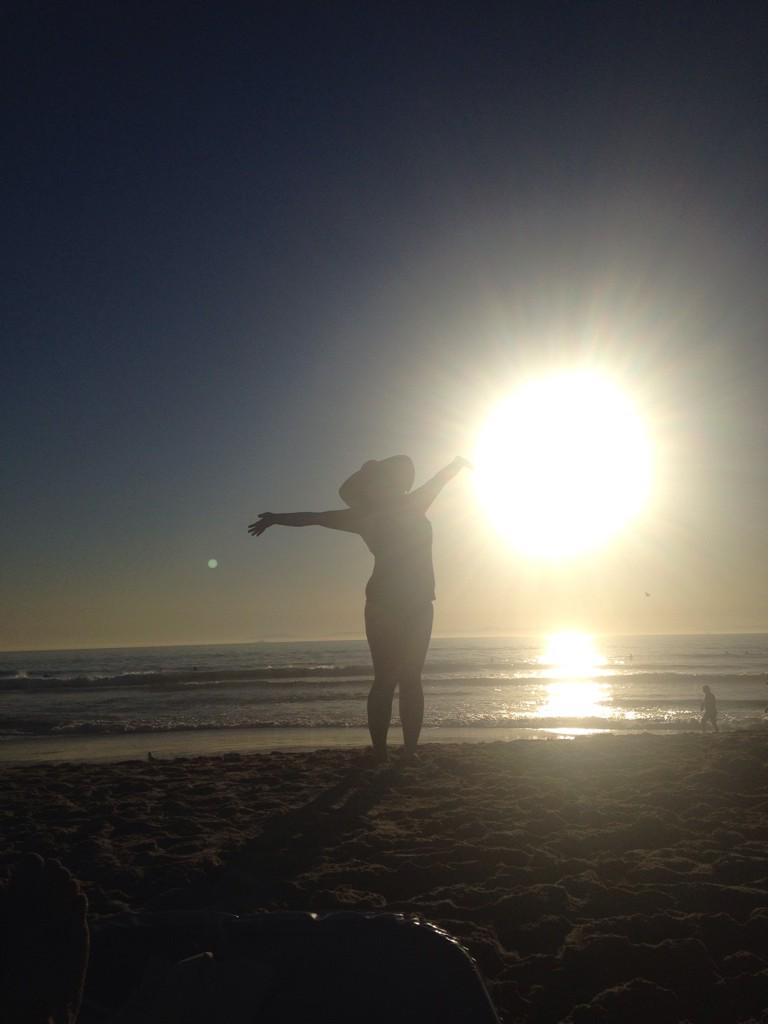 30hoursnoshower's tweet photo. Beach experience went well. This is how Californians do Thanksgiving! Or...at least how Midwesterners do it in Cali. http://t.co/vNWlBLI2PX