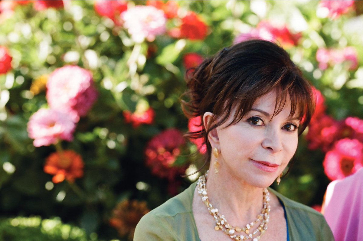 antilopeonline's tweet photo. Un año redondo para la escritora chilena, #IsabelAllende. Repasamos su 2014 en esta nota: http://t.co/KkJKNXPQax http://t.co/6IwPKJyxoJ