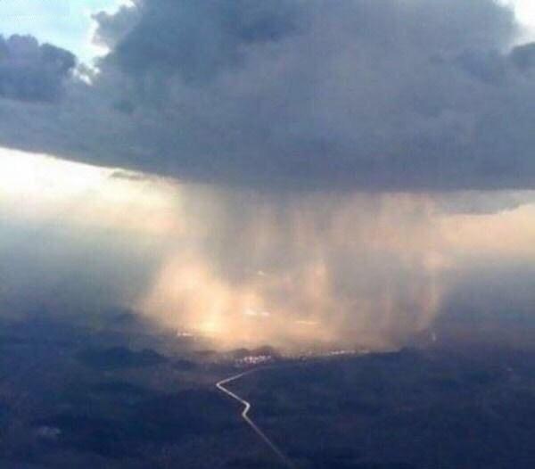 atg_it's tweet image. 2 pictures, both cloud ? But different?Be sure you get the right advice when  choosing #MSCLOUD #ms365 #cloudhelp