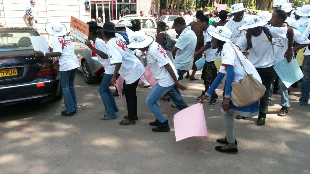 YouthEngageInfo's tweet image. Zim Youth - below29,share WAD images&amp;amp;stand a chance 2 win - data bundles, t - shirts, #innov4dev @YouthEngageInfo