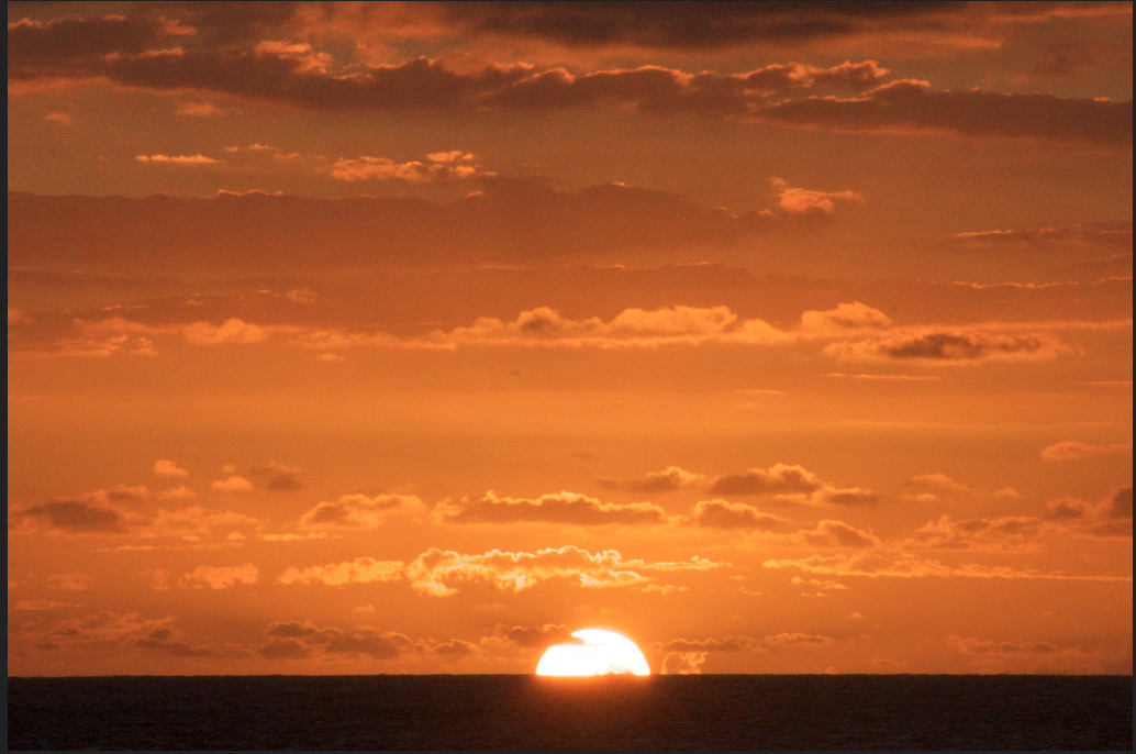 LadiLafeFR's tweet photo. Quand le soleil se couche sur #GrandAnse à #LaRéunion
Bonne soirée/nuit zot toute !
#Team974 #Sunset974
(M. Astier http://t.co/MoTJfHkuEd